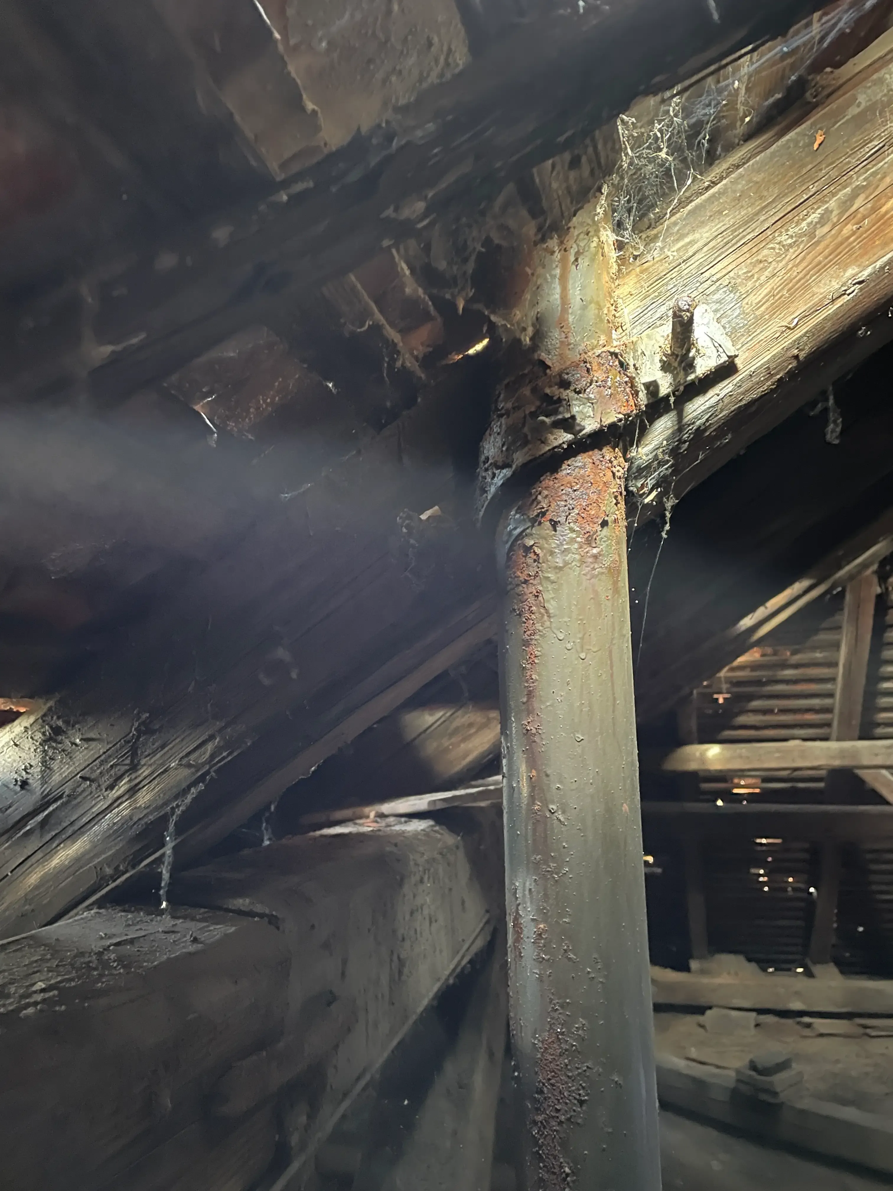 Kontrola stavu prvkov existujúceho krovu